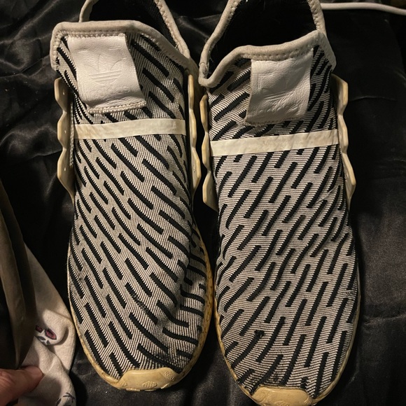 Adidas Men's Athletic Grungy Shoes - Very Worn for movie prop/ Size 12 🎥🎬 - Picture 3 of 9